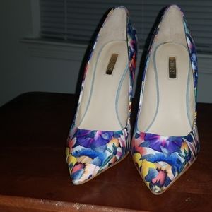 Guess Pumps